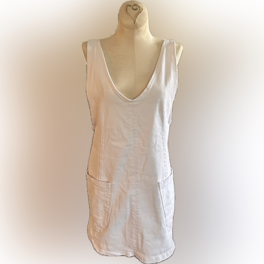 Elegant White Backless Women's Dress